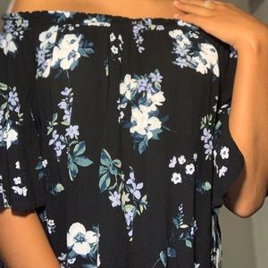 Off the shoulder Hollister top
